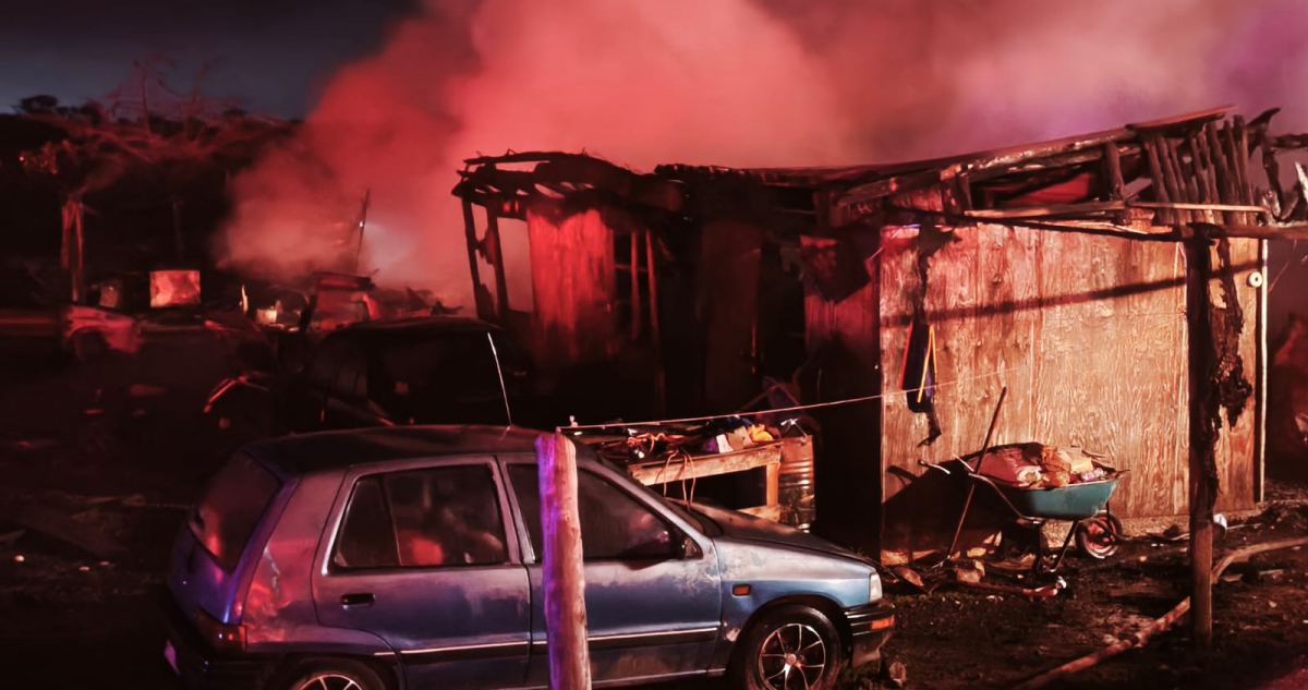 Boliviano muere en incendio que destruyó residencia de temporeros en San Pedro de Melipilla