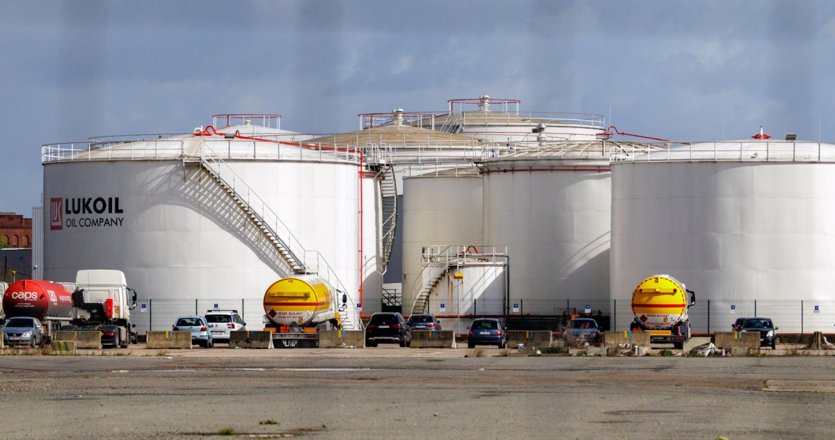 Intercambio de ataques entre EEUU e Irán pone presión al barril de petróleo: el brent rebasa los US$90