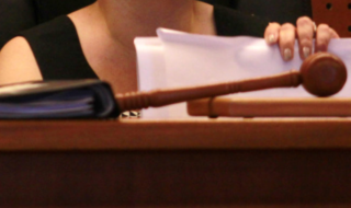 Suspenden por un mes a jueza de Tribunal Oral en lo Penal de Valdivia: apeló a sanción