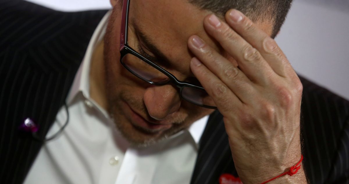 Julián Elfenbein preocupa tras ser internado en un centro médico privado