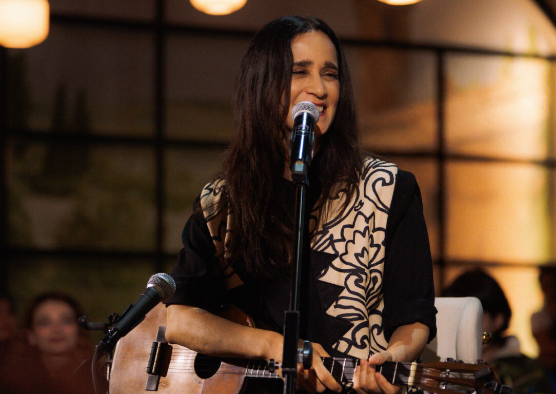 Las postales de Julieta Venegas en Chile: "Eso de 'soy artista y no me entero de nada', no funciona"