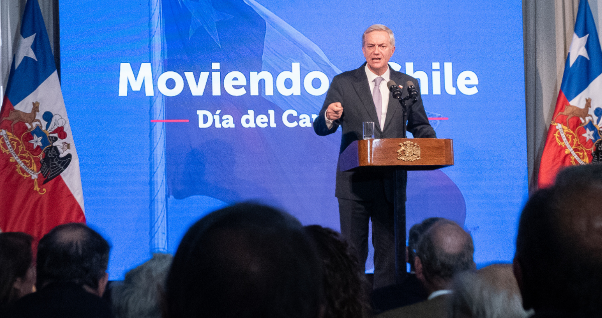 Kast agradece a los camioneros por aceptar el alza de los combustibles