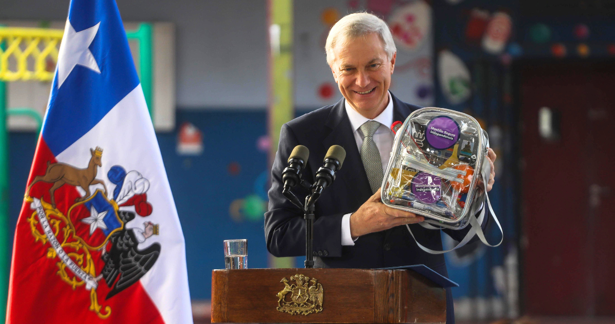 Kast promulga Ley Escuelas Protegidas y respalda revisión de mochilas: “El que nada hace, nada teme”