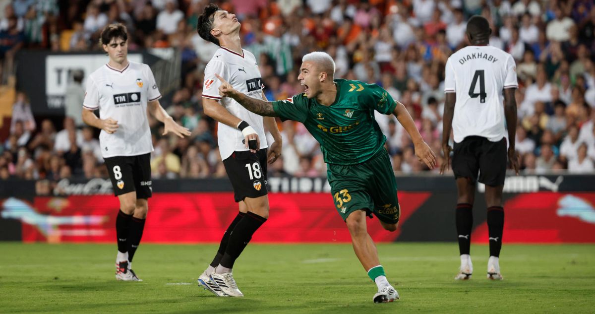 Real Betis lidera LaLiga española tras victoria ante Valencia.