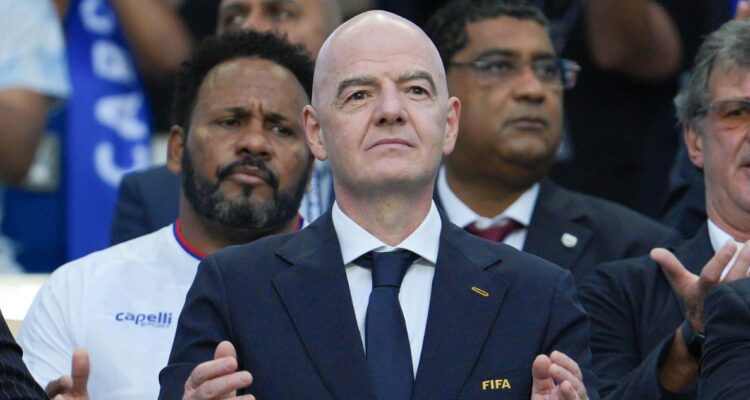 Gianni Infantino sigue perdiendo respaldos en el fútbol mundial.