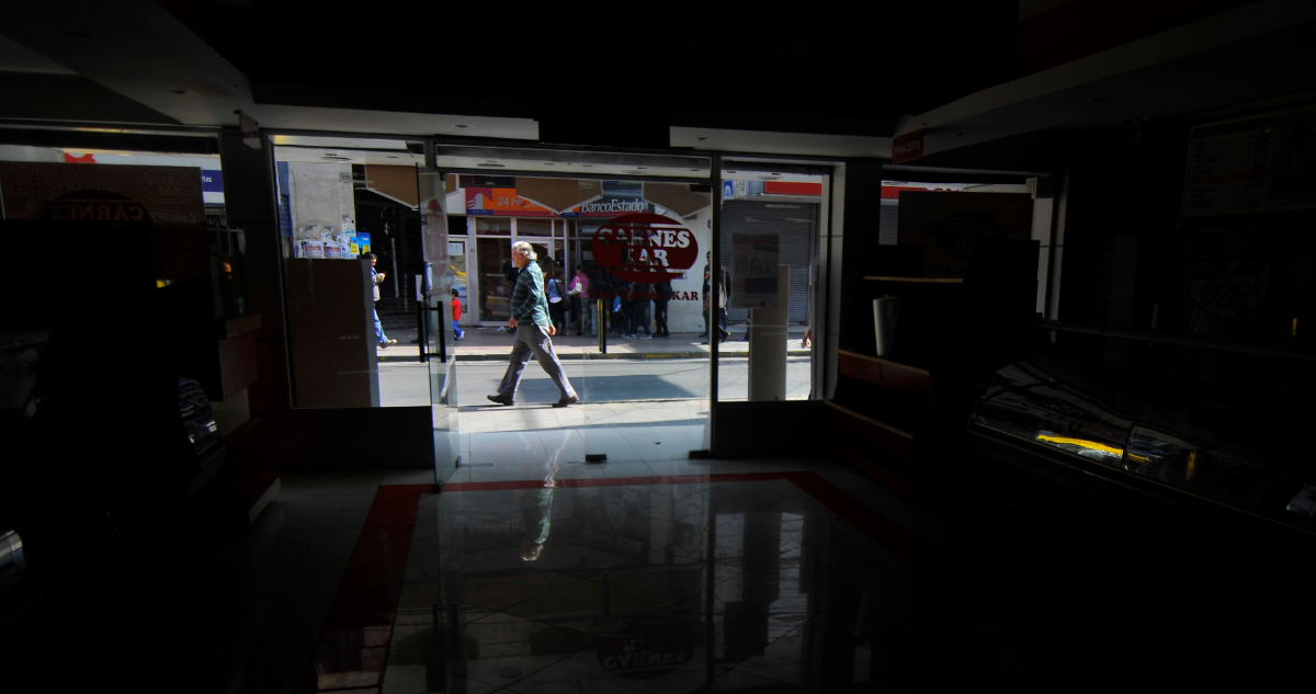 Más de 10 mil clientes sin luz en Antofagasta en medio de emergencia climática en el norte