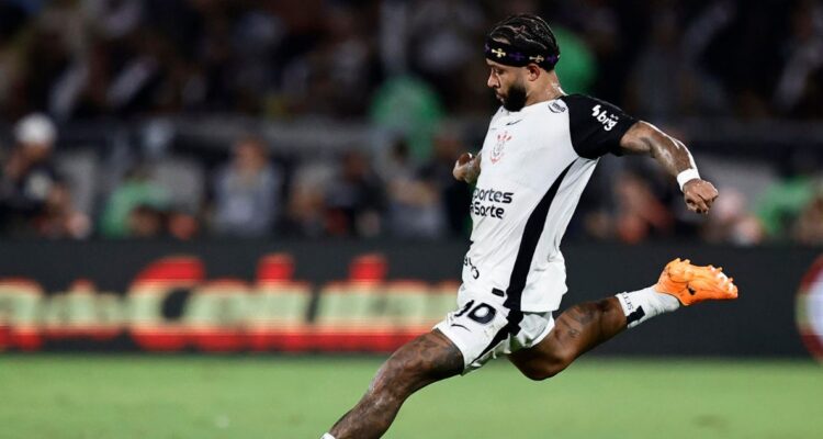 Memphis Depay incendió todo luego de no ser renovado por Corinthians.