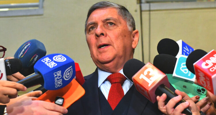 Ministro Alvarado admite que no sabía del requerimiento al TC y reconoce falta de comunicación interna