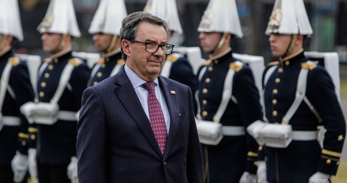 Ministro Barros atribuye polémica a frases “confusas” y descarta deterioro de relaciones con Argentina