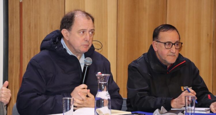 https://media.biobiochile.cl/wp-content/uploads/2026/08/ministro-poduje-angol-750x400.jpg
