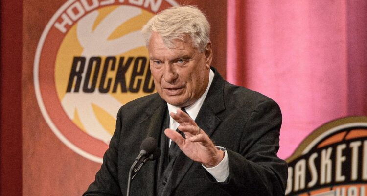 Don Nelson, histórico jugador y entrenador de la NBA, murió a los 86 años.