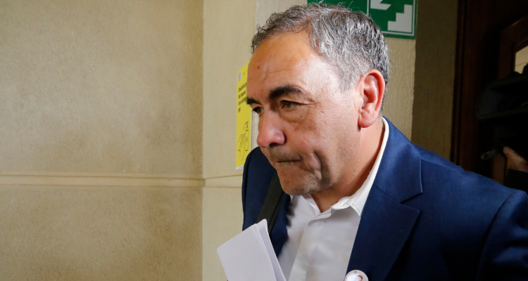 Mujer investigada por VIF junto a Fidel Espinoza descarta agresiones por parte del senador