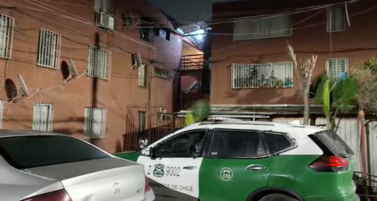 PDI investiga hallazgo del cuerpo de una mujer con diversas lesiones en departamento de Recoleta
