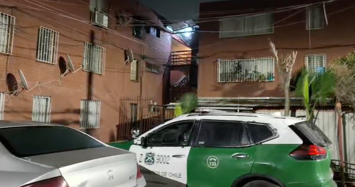 PDI investiga hallazgo del cuerpo de una mujer con diversas lesiones en departamento de Recoleta