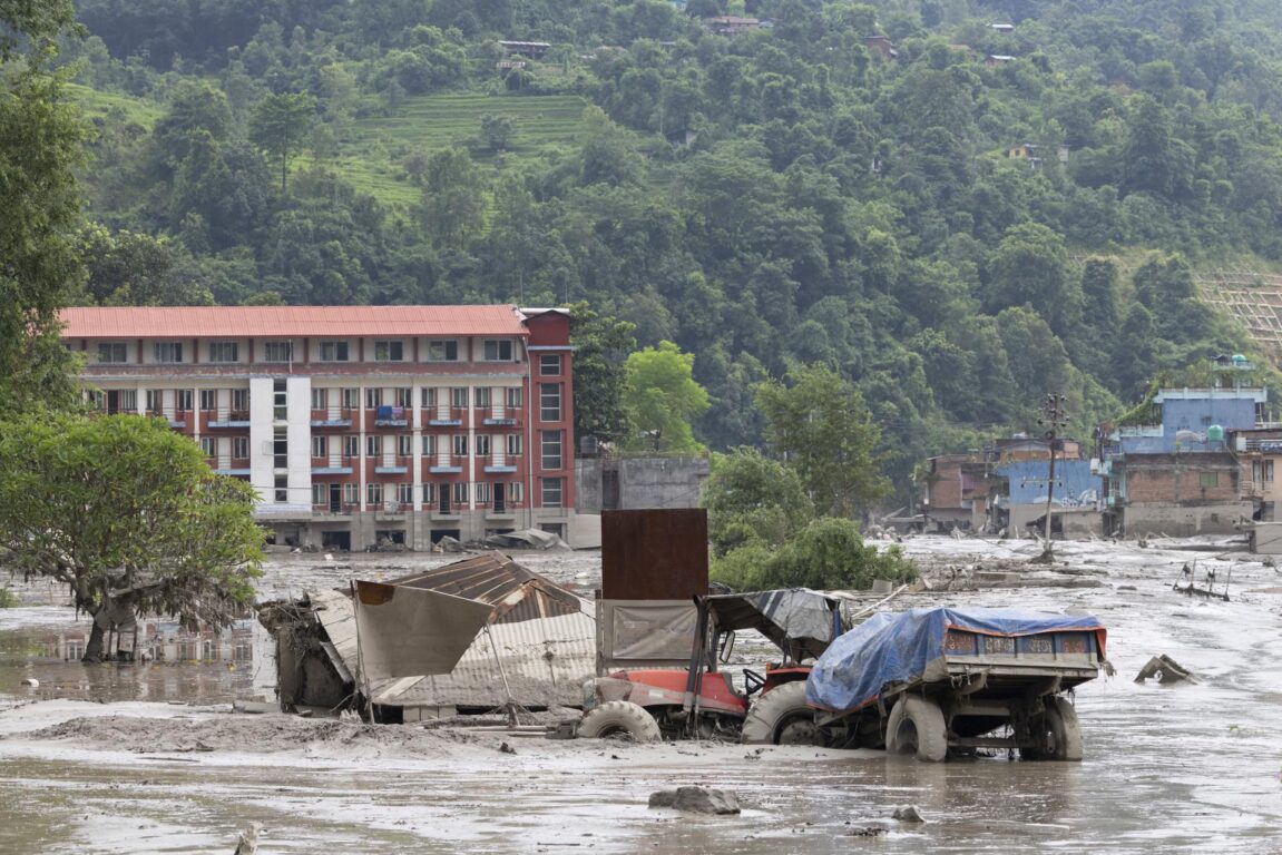 EEUU determina que un deslizamiento generó la actividad sísmica en Nepal: muertos suben a 160