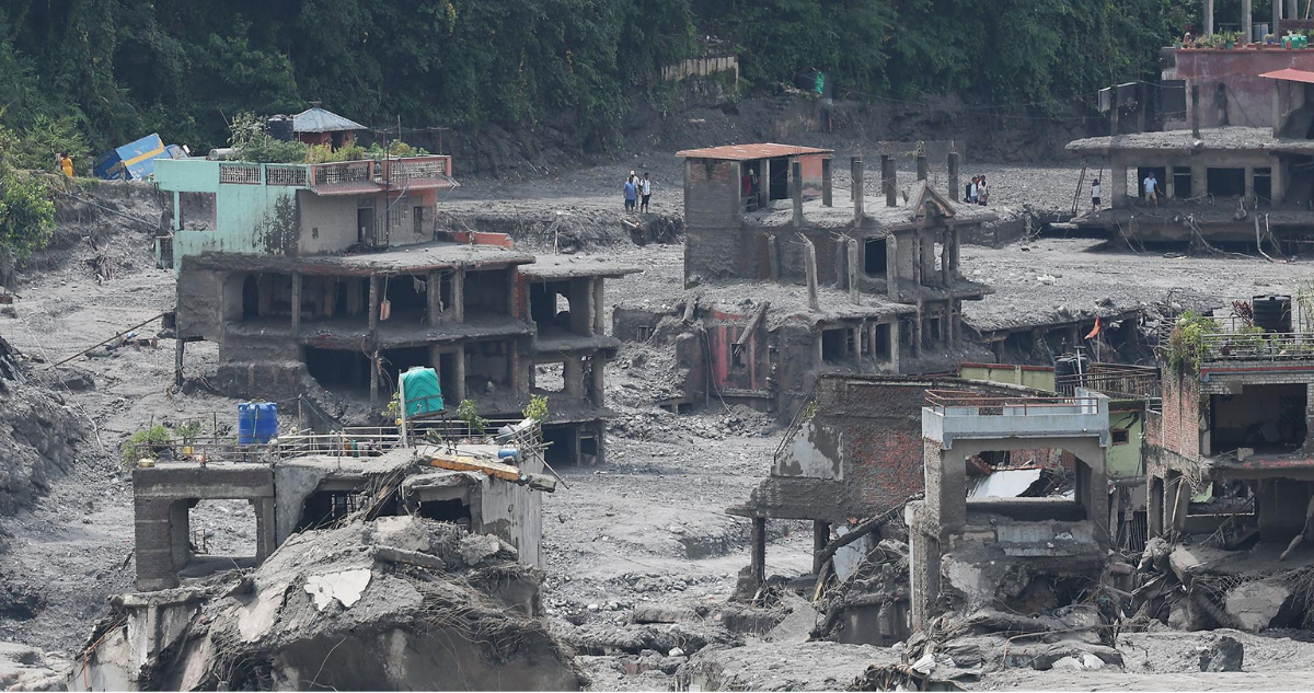 Nepal eleva a 675 los muertos tras devastadora riada y mantiene a casi 3.000 desaparecidos