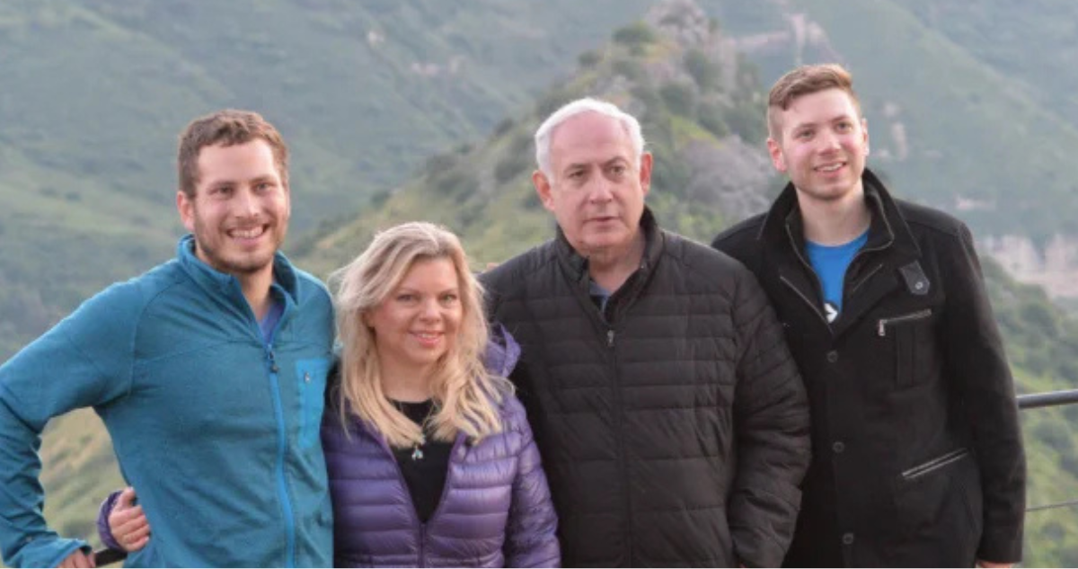 De izquierda a derecha: Avner, Sara, Benjamin y Yair Netanyahu en abril de abril de 2019 |