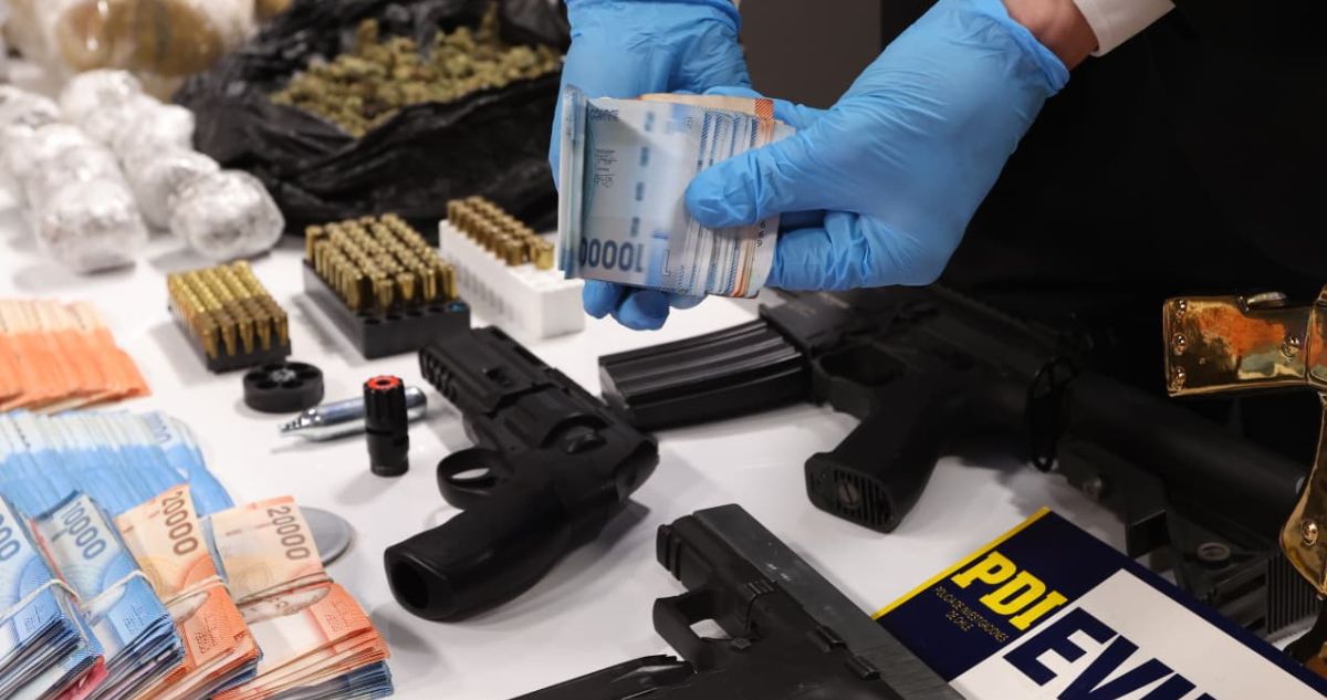 PDI desarticula dos bandas criminales en la RM: hay 24 detenidos y más de 16 kilos de droga incautados