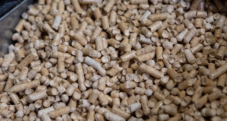 Aumento de precio del pellet y quiebres de stock complican a consumidores en Osorno