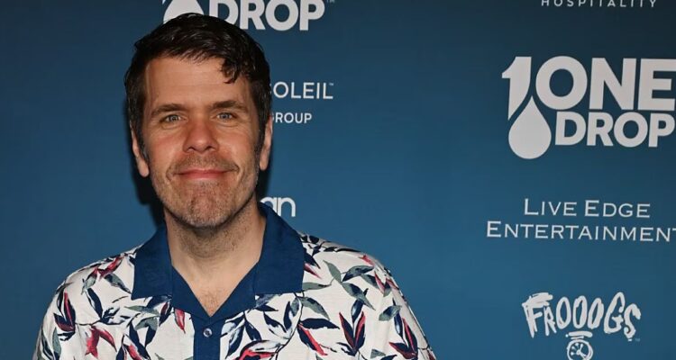 Cuestionan a TikTok por escalofriante transmisión de Perez Hilton ensangrentado, cortándose a sí mismo
