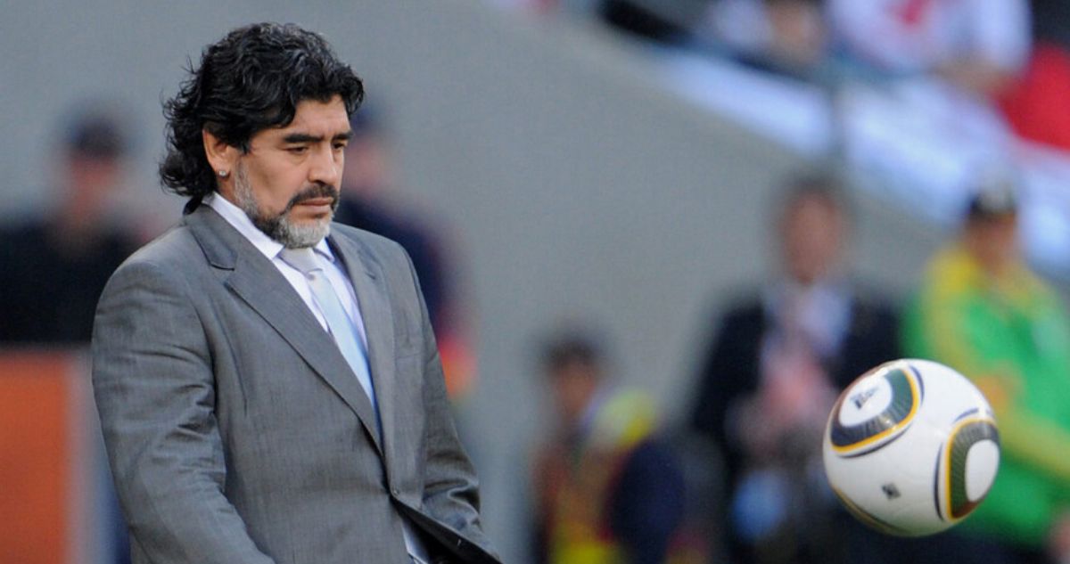 Médicos a cargo habrían dejado morir a Diego Maradona.