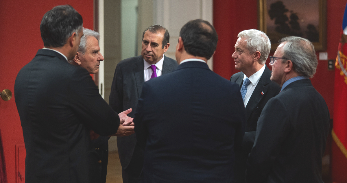 Presidente Kast y senadores UDI afinan en La Moneda los detalles para votación de la megarreforma