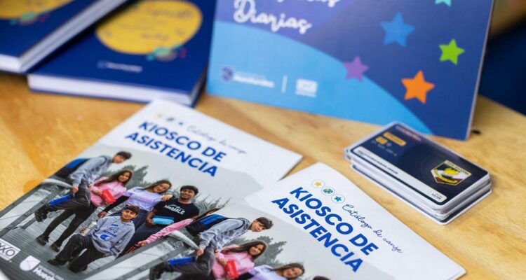 Alcalde Luksic inaugura kioskos de asistencia escolar para combatir ausentismo en Huechuraba