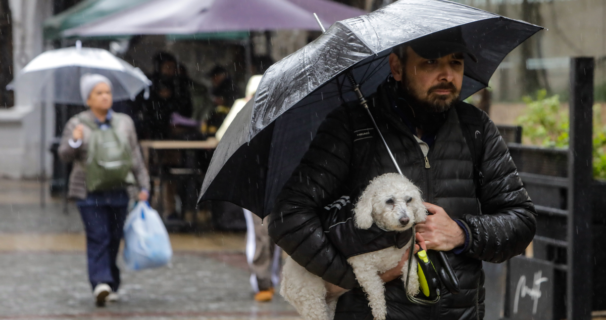 https://media.biobiochile.cl/wp-content/uploads/2026/08/pronostican-semana-inestable-en-santiago_-cierre-de-agosto-con-precipitaciones-y-dias-con-mas-de-20.png