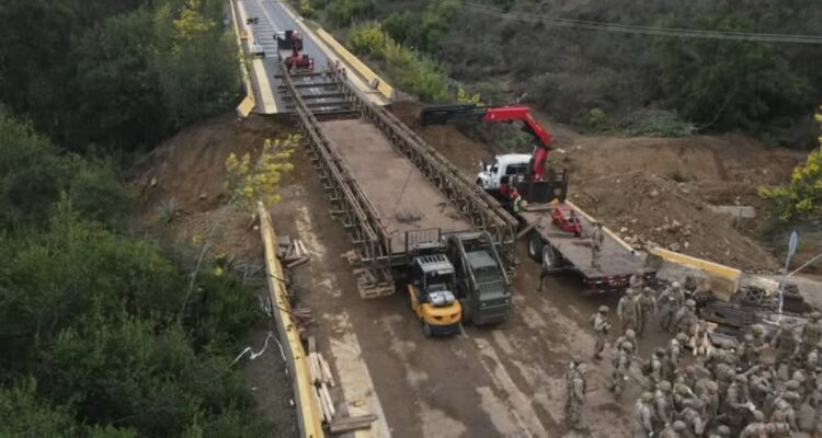 Puente mecano por socavón en Zapallar