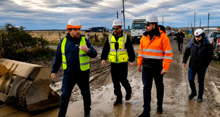 CGR detecta fallas por $10.500 millones en Puerto Natales: rompieron caminos recién pavimentados