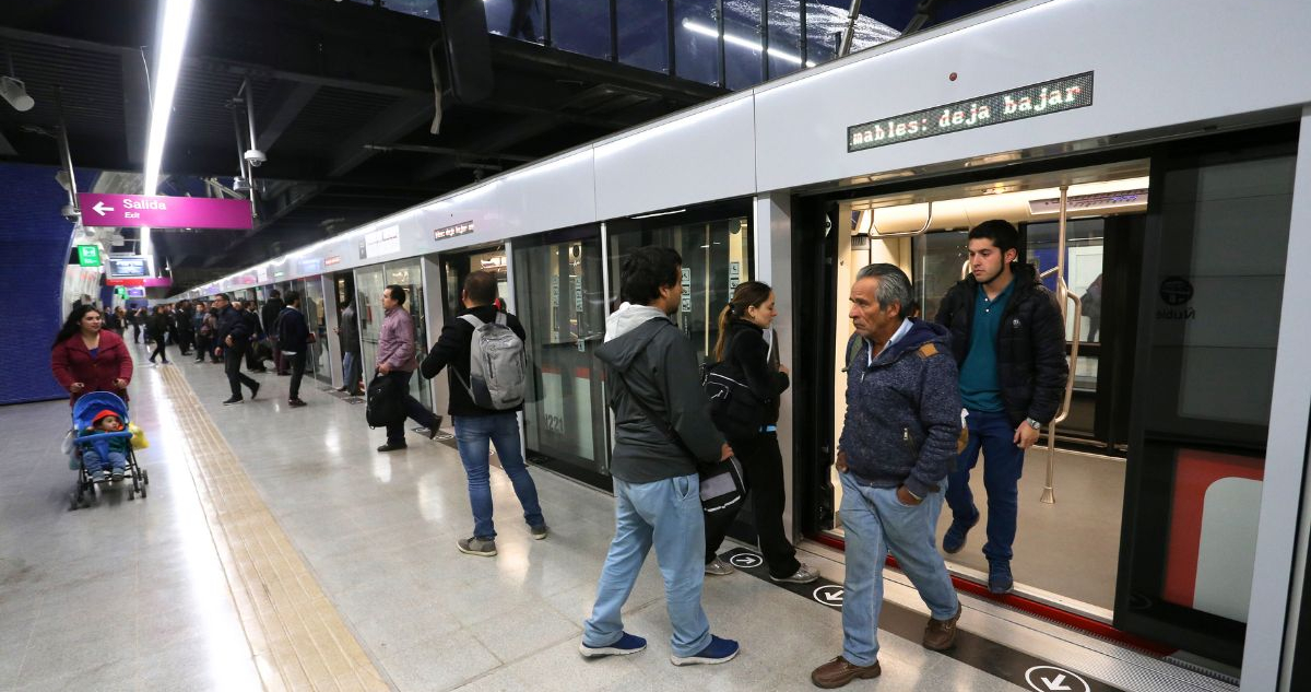 Cansancio, culpa y malestar: ¿qué ocurre cuando sentimos rechazo por los músicos del Metro?