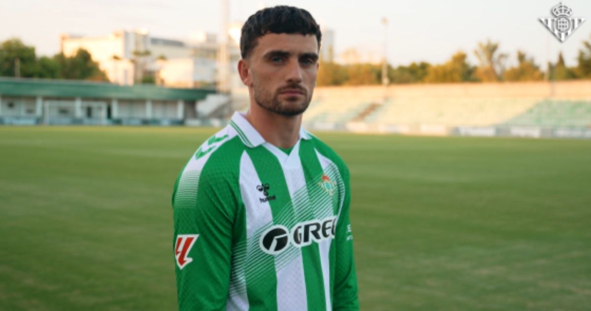 Real Betis ficha al irlandés Troy Parrott