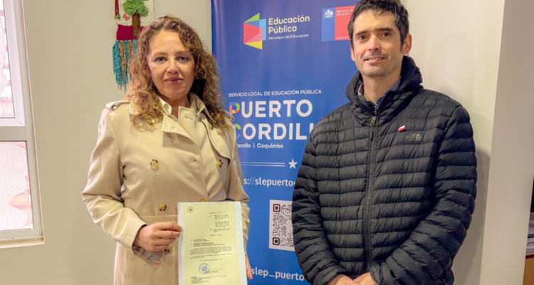 Revelan que nueva directora de SLEP Puerto Cordillera fue multada por salir de Chile con licencia