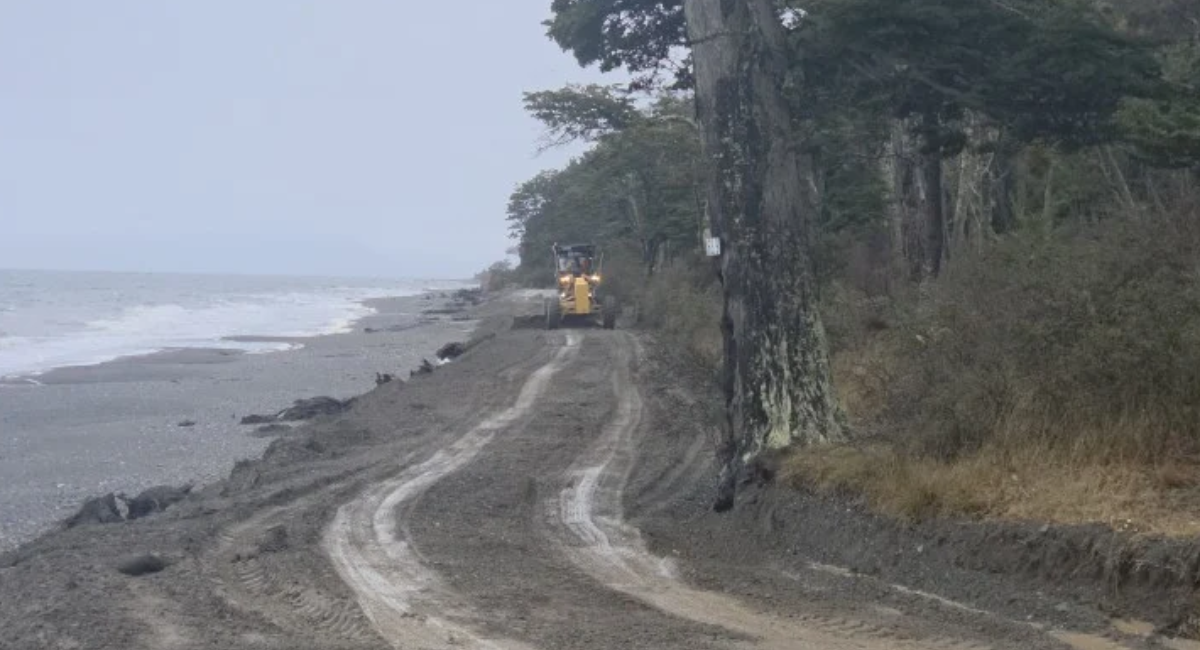 Punta Arenas: restablecen tránsito en Ruta 9 Sur tras trabajos de emergencia por marejadas