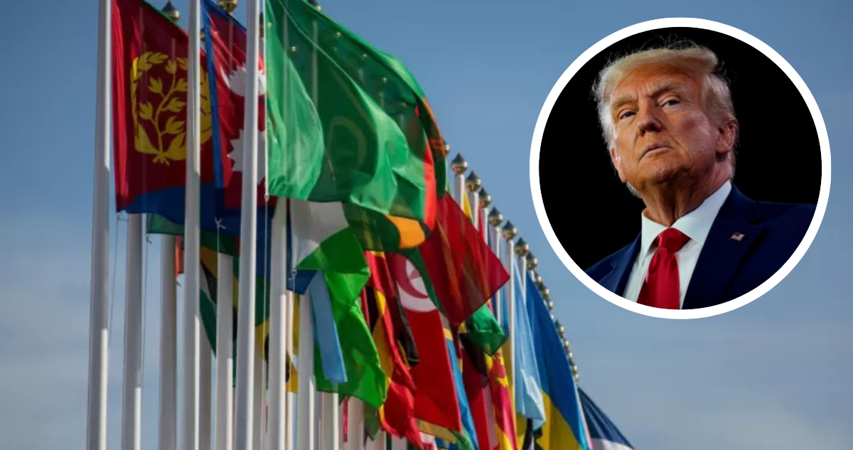 Las banderas de los países que participaron en la XVII cumbre del Movimiento de países No Alineados. Y foto del presidente de Estados Unidos, Donals Trump.