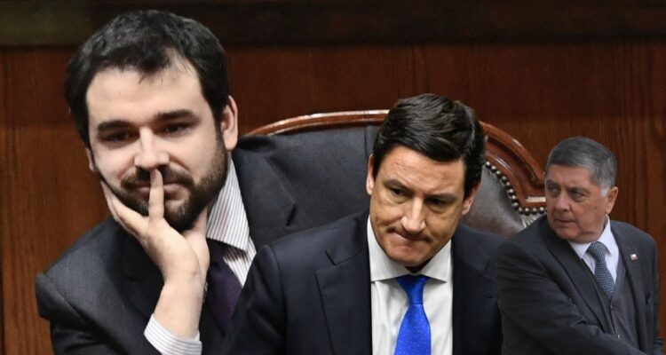 Squella escala disputa con Alvarado: que “busque otra actividad” si toma decisiones así en política