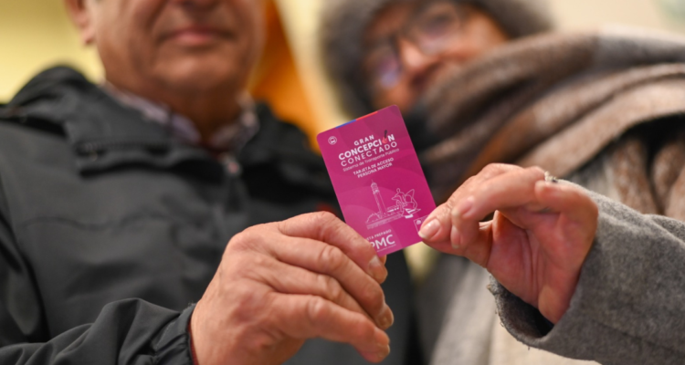 Así será el nuevo pago electrónico en Gran Concepción: darán 21 mil tarjetas gratis a adultos mayores