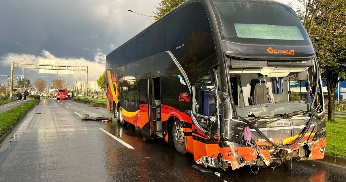 Dos muertos deja colisión entre furgón y bus que trasladaba a jugadores juveniles de Deportes Temuco