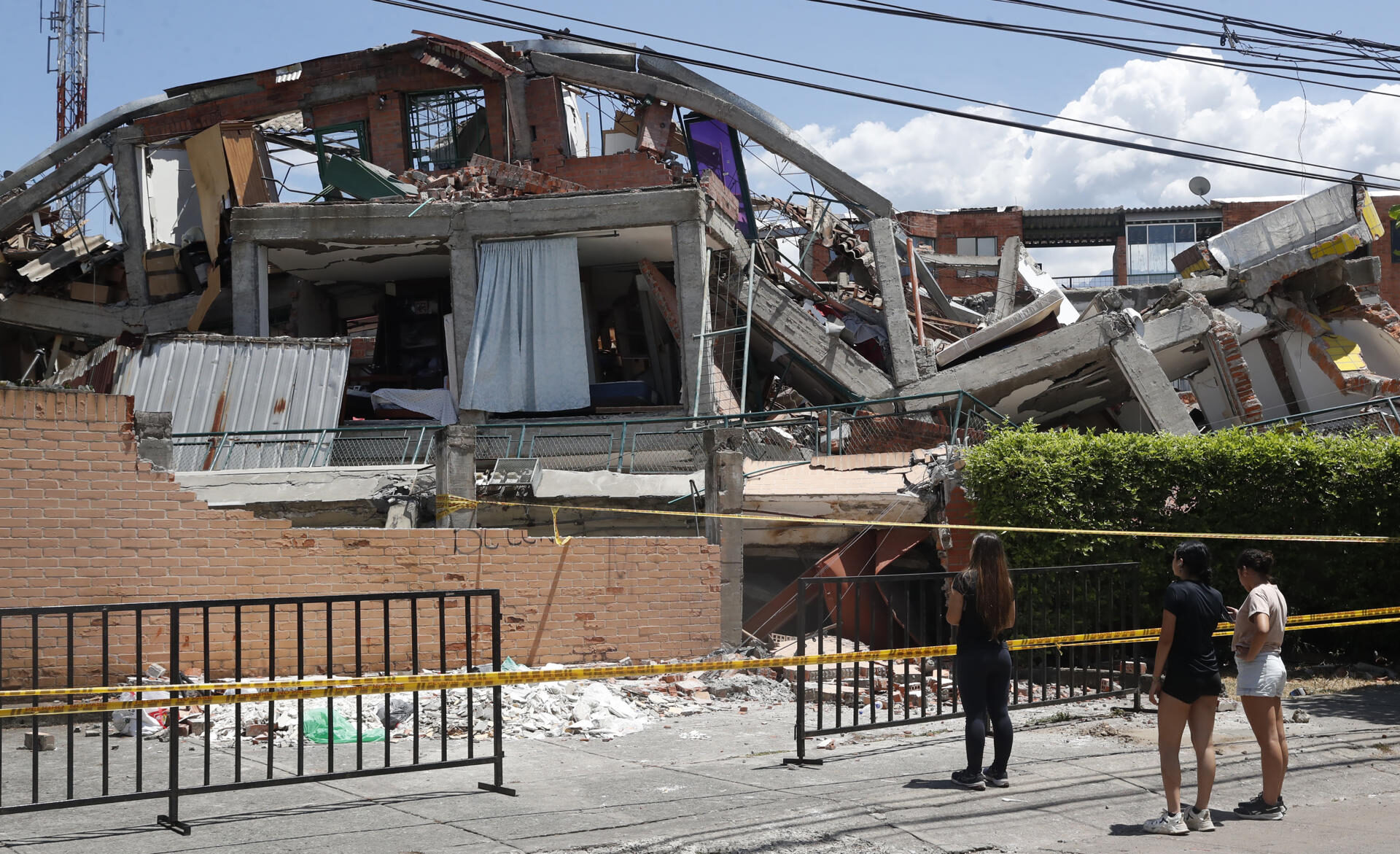 Escombros de una edificación destruida por el terremoto en Cali