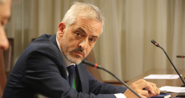 Thayer defiende su gestión en comisión por niños haitianos y niega que hayan estado desaparecidos