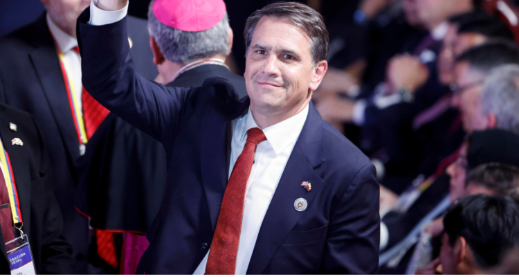 Todd Blanche, exabogado personal de Donald Trump, jura como nuevo fiscal general de EEUU