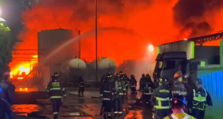 Trabajadores de empresas afectadas por incendio en Quilicura aseguran que todos alcanzaron a escapar