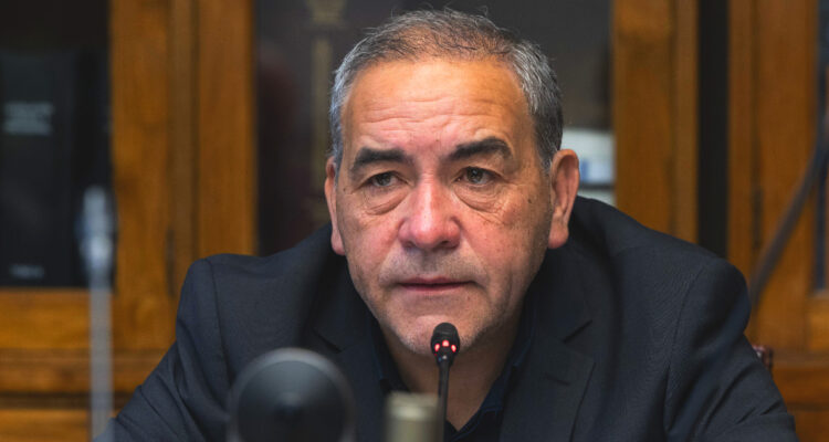 Tribunal Supremo del PS suspende militancia de senador Fidel Espinoza tras escándalo por presunta VIF