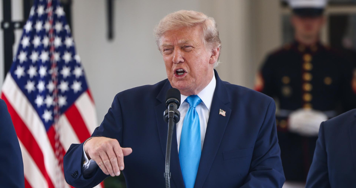 Trump anuncia negociaciones con Irán tras aplazar ataque militar: diálogo comienza este lunes