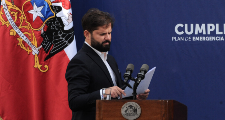 UDI reactiva proyecto para limitar dieta de expresidentes y apunta a Boric tras polémica publicación