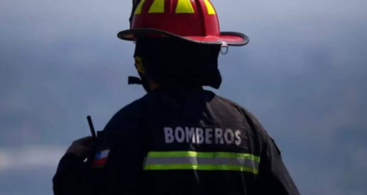 https://media.biobiochile.cl/wp-content/uploads/2026/08/una-persona-fallece-en-un-incendio-en-el-sector-rural-de-villarrica-750x400.jpg