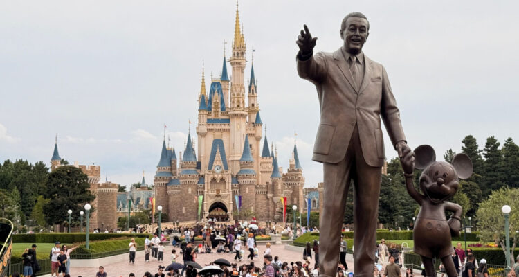 Disney supera expectativas de beneficios de Wall Street y reporta más público en sus parques de EEUU
