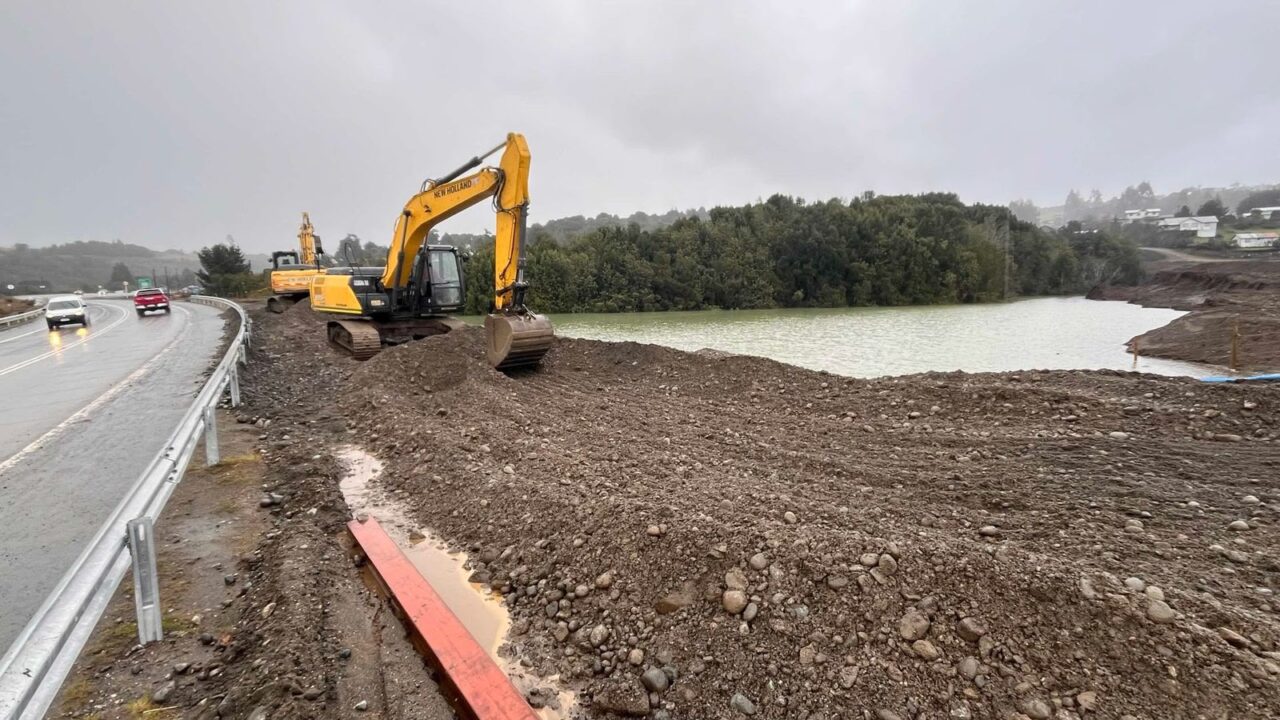 Detectan que particular intervino cauce y erosionó zona de bypass en Castro: declaran Alerta Amarilla