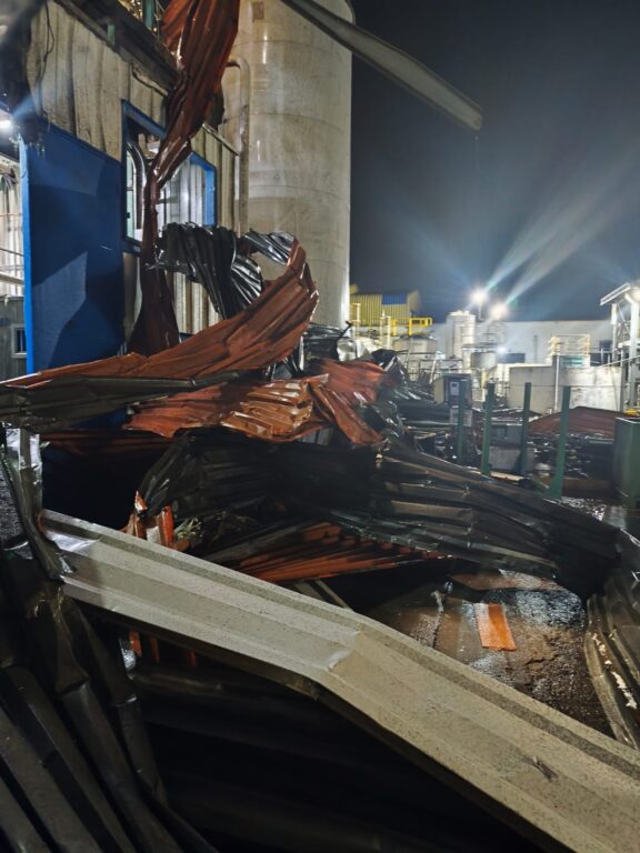 Registran escombros y destrucción en planta de Yungay: atribuyen a posible tornado