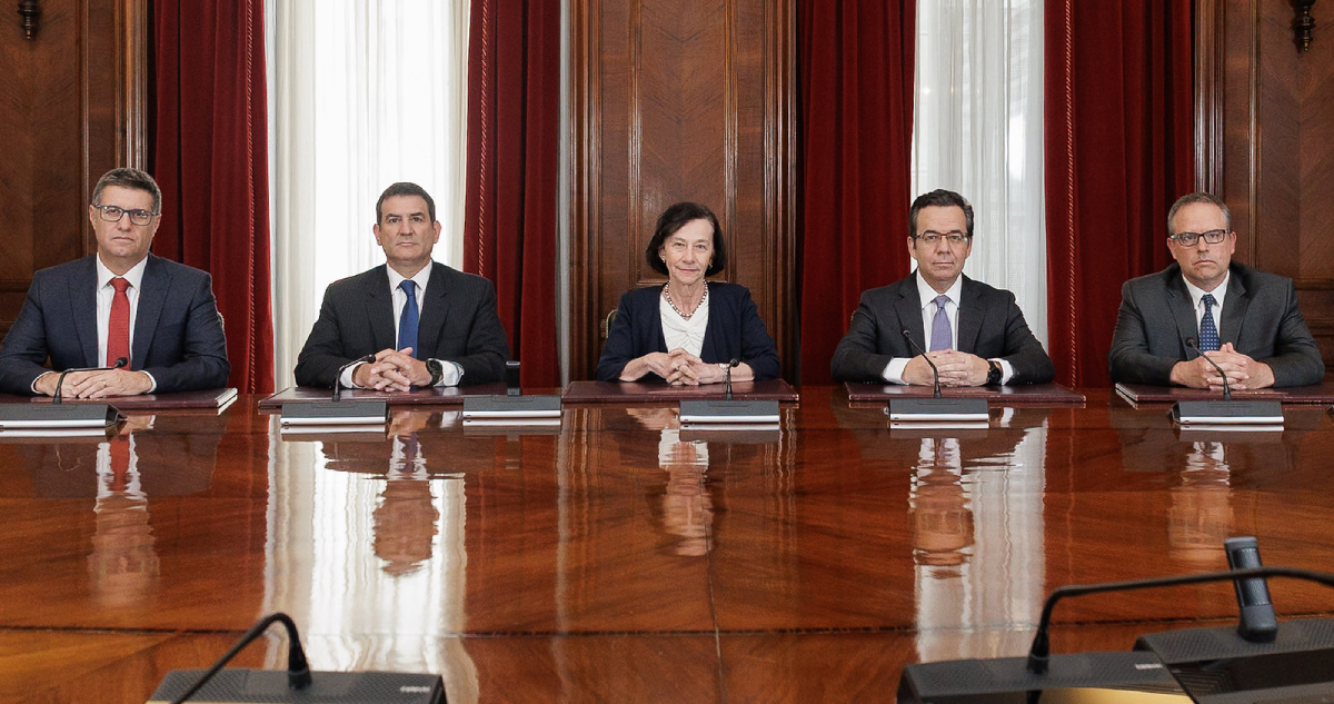 $21 millones al mes para la presidencia: Hacienda reajusta los sueldos de consejeros del Banco Central